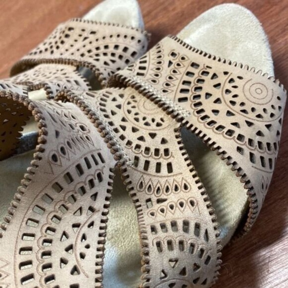 Earthies Tan Sandal Heels - Picture 5 of 8